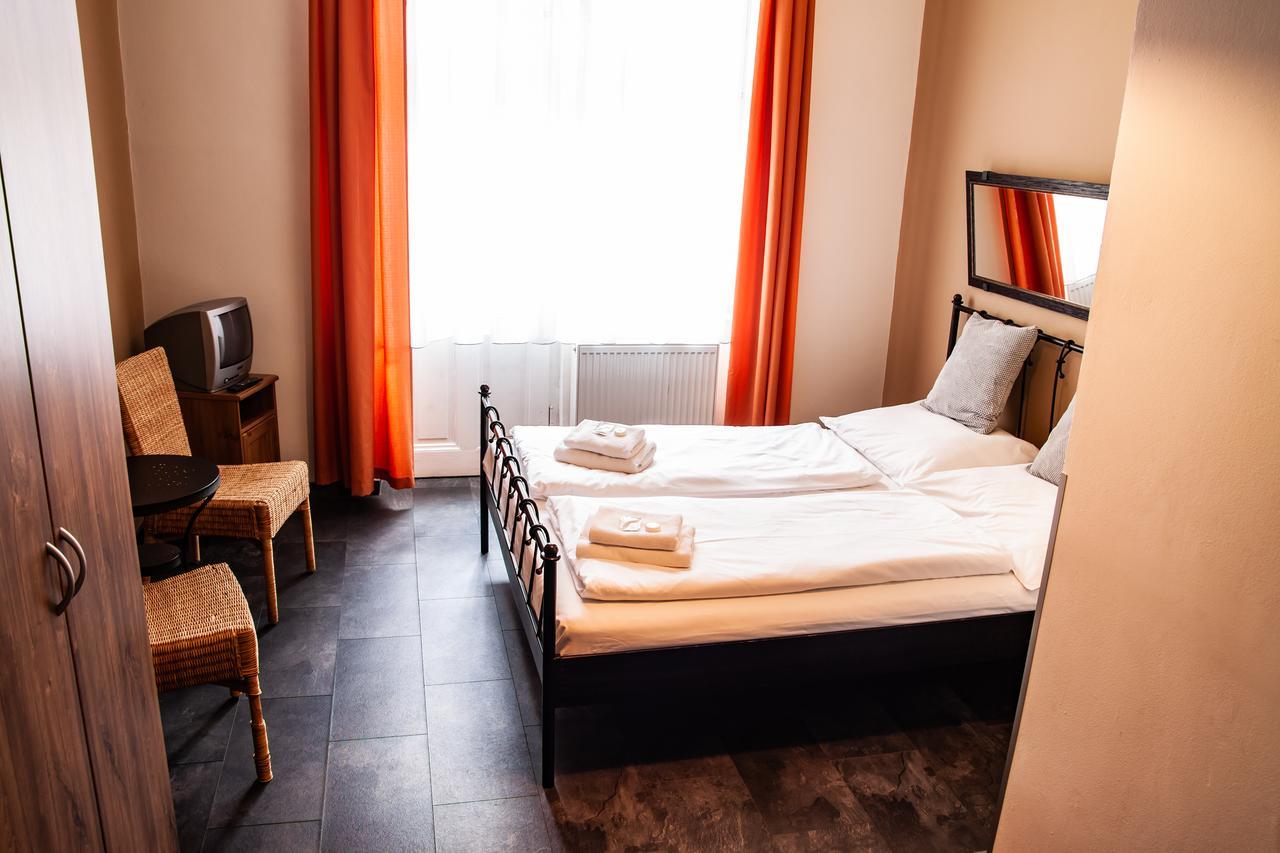 Hotel Sunflower Prag Exteriör bild