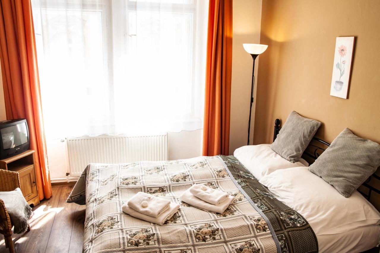 Hotel Sunflower Prag Exteriör bild