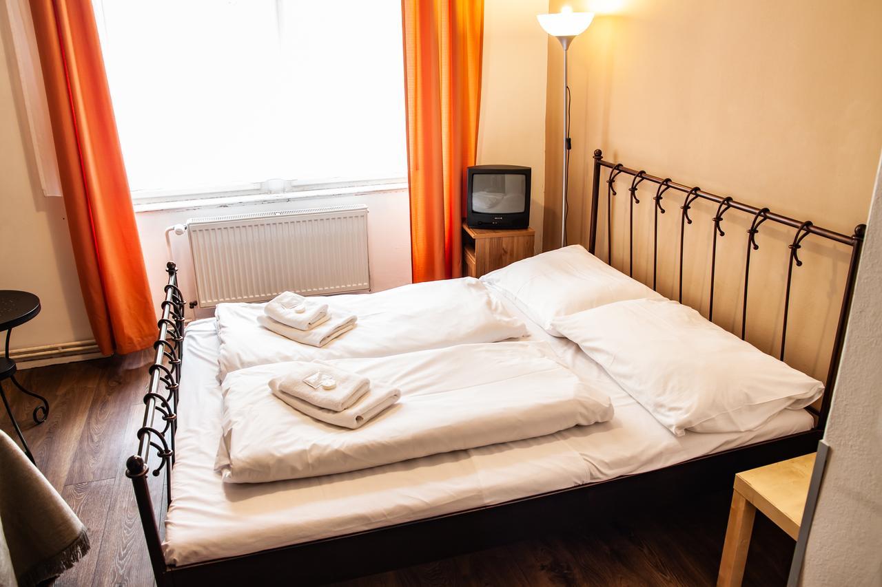 Hotel Sunflower Prag Exteriör bild