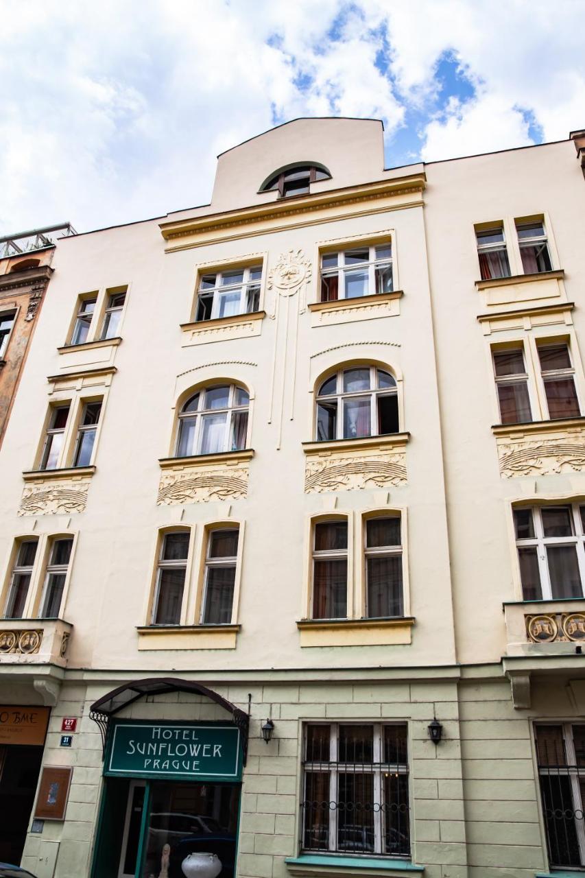Hotel Sunflower Prag Exteriör bild