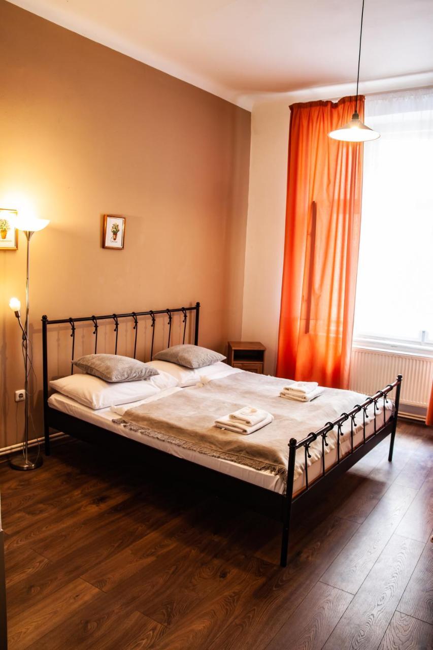 Hotel Sunflower Prag Exteriör bild