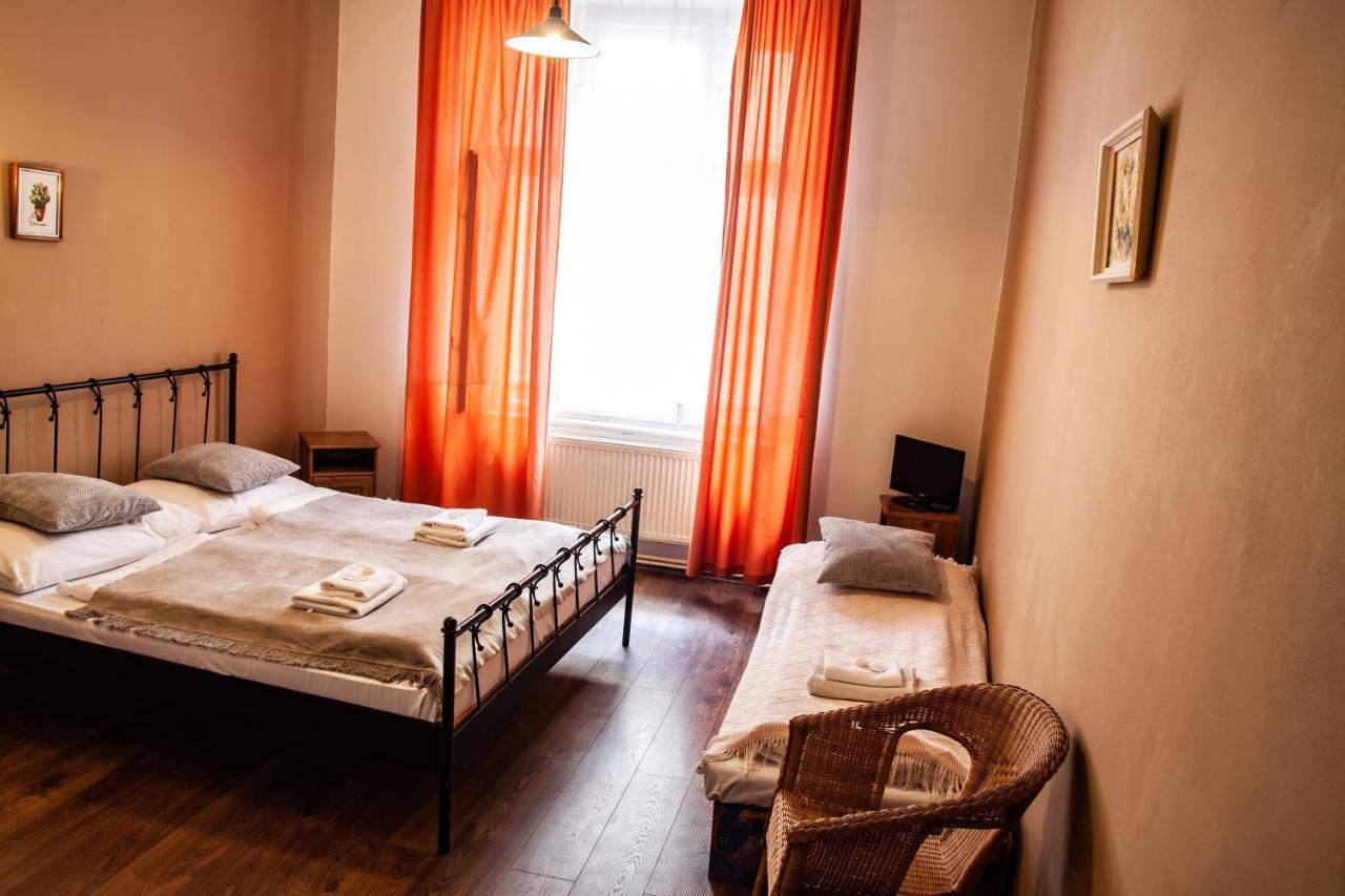 Hotel Sunflower Prag Exteriör bild